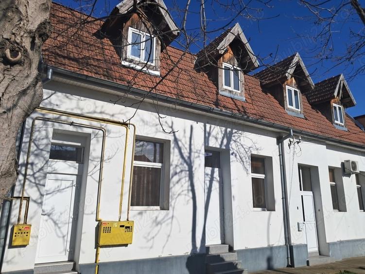 Casă cu 6 camere cu Teren 100 Mp în Blașcovici