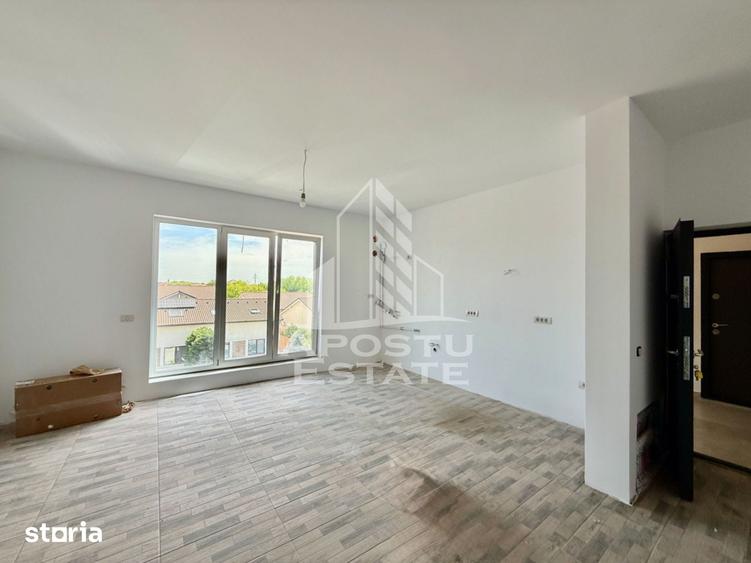 Apartament cu 3 camere în Plopi