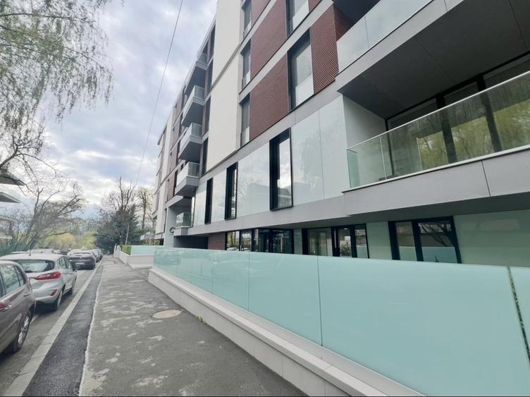 Apartament cu 3 camere semidecomandat, mobilat în Herăstrău