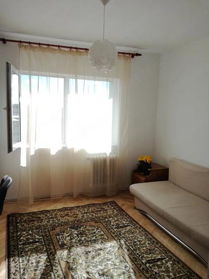 Apartament cu 3 camere decomandat în Podu Roș