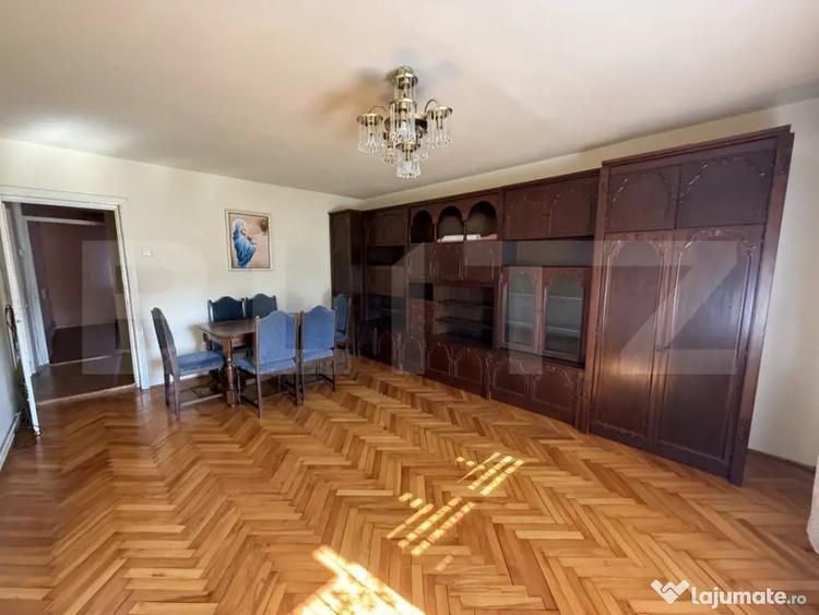 Apartament cu 3 camere decomandat în Central