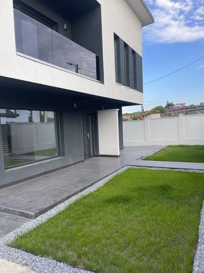 Casă cu 4 camere în Vișani