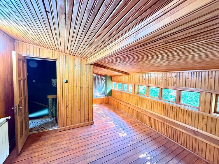 Casă individuală cu 6 camere cu Canalizare în Vatra Luminoasă