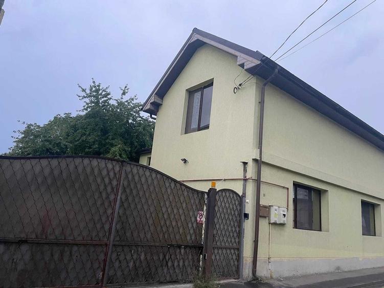 Casă cu 4 camere cu Teren 300 Mp în Central
