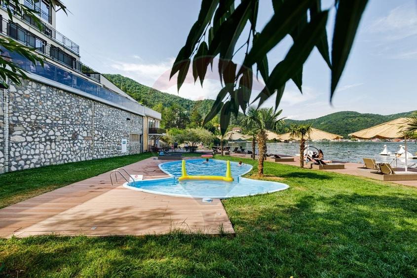 Hotel/Pensiune, de 1,987.1999511719 mp, în Dubova