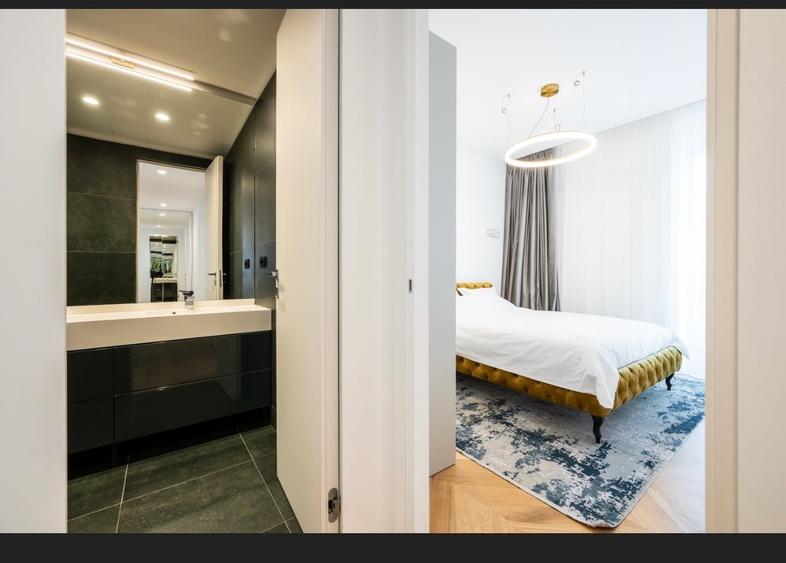 Penthouse cu 4 camere decomandat în Mamaia