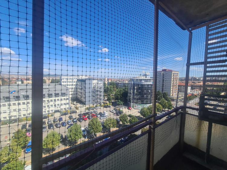 Apartament cu 3 camere decomandat în Cetate