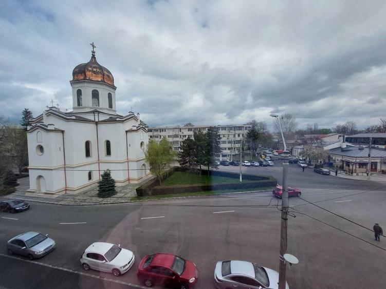 Apartament cu 3 camere semidecomandat în Gării