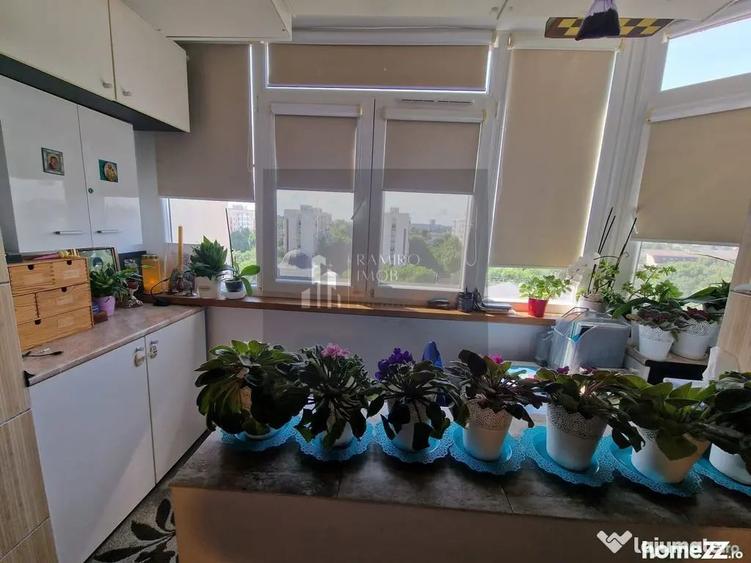 Apartament cu 4 camere semidecomandat în Central