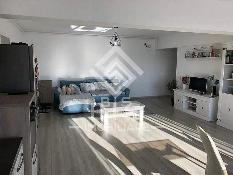 Penthouse cu 3 camere decomandat în Nord