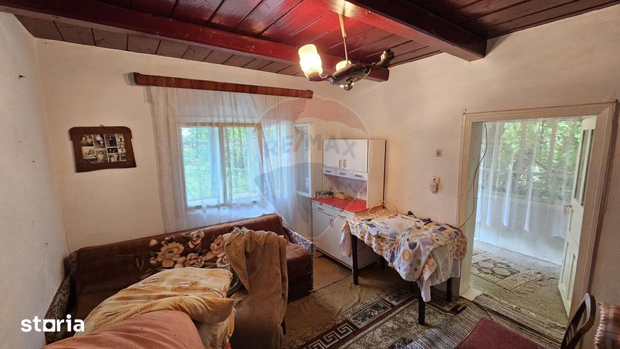 Casă cu 2 camere cu Teren 9200 Mp în Șendriceni