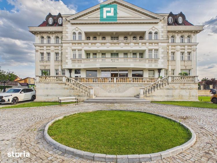 Casă cu 8 camere cu Canalizare în Central