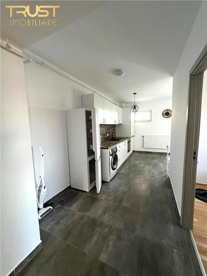 Apartament cu 3 camere decomandat în Sud