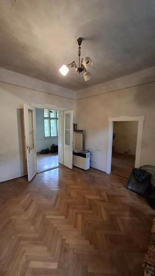 Casă cu 3 camere cu Canalizare în Central