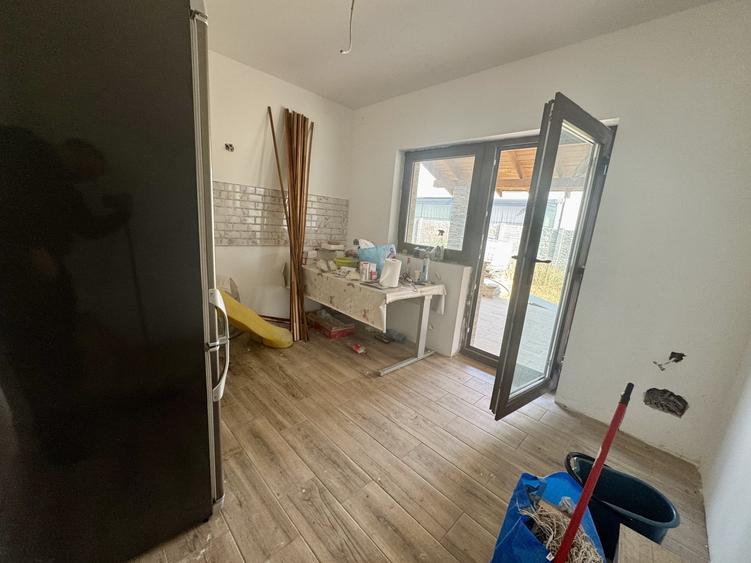 Casă individuală cu 5 camere cu Teren 323 Mp în Berceni