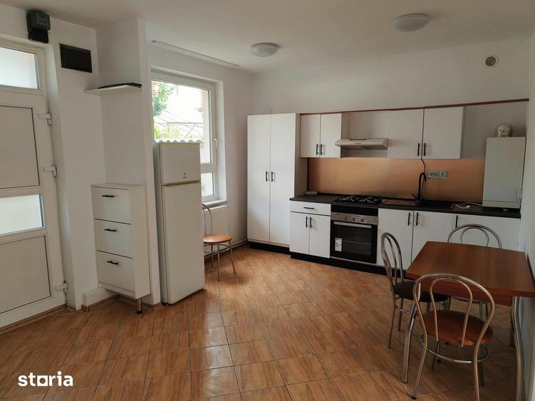 Casă cu 4 camere cu Teren 220 Mp în Calea București