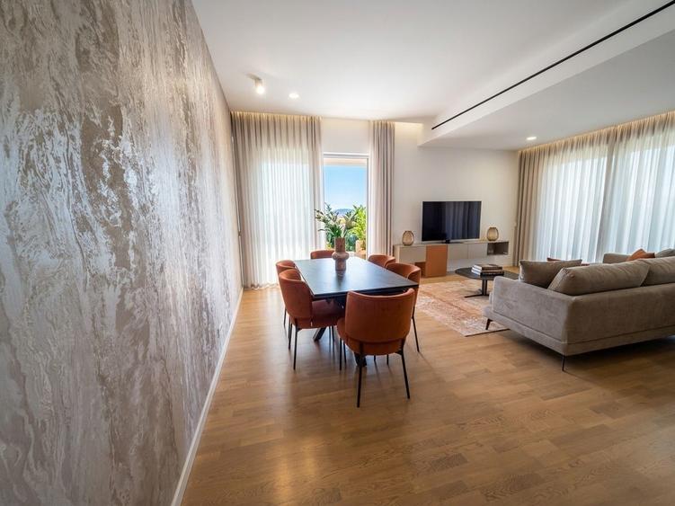 Apartament cu 3 camere decomandat, mobilat în Iancu Nicolae