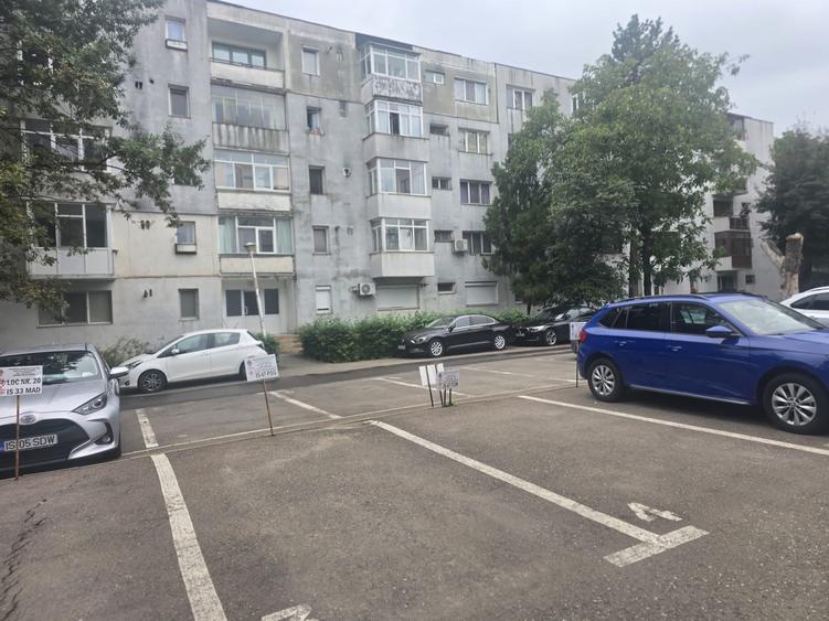 Apartament cu 2 camere semidecomandat în Podu Roș