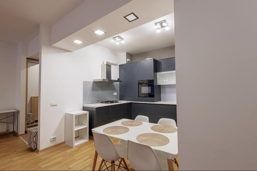 Apartament cu 3 camere, mobilat în Central