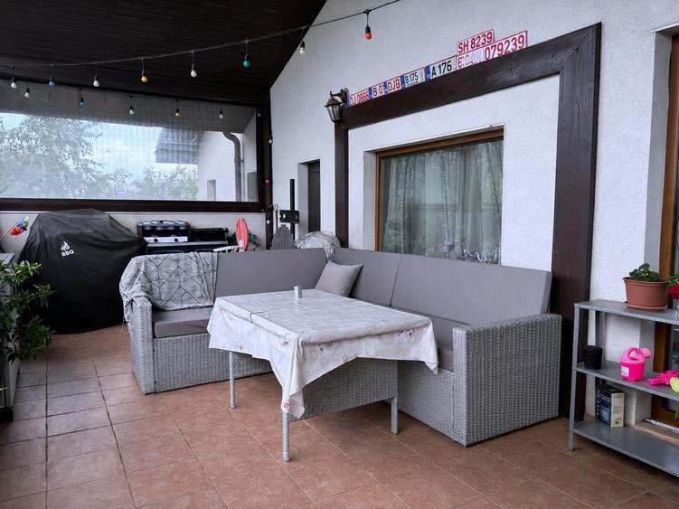 Penthouse cu 3 camere decomandat, mobilat în Metalurgiei