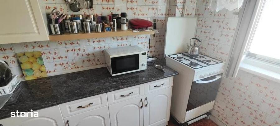 Apartament cu 4 camere decomandat în Grivița