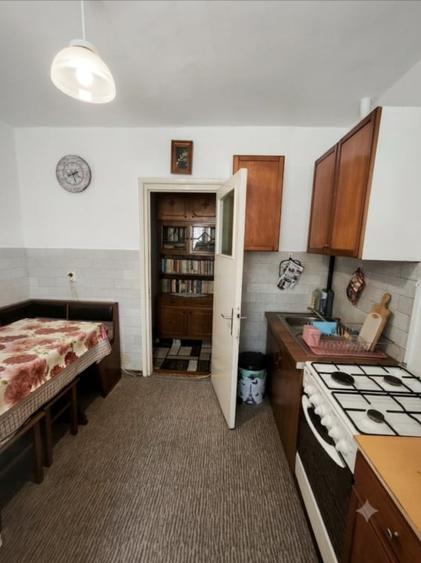 Apartament cu 2 camere semidecomandat, mobilat în Central