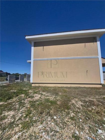Casa individuala - despartita prin terasa - 4 benzi - zona excelenta - toate uti - 10