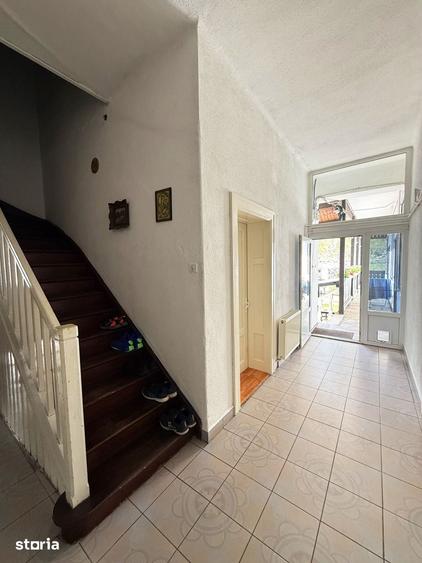 Casă cu 7 camere cu Teren 500 Mp în Bran