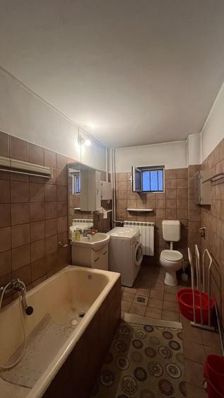 Casă individuală cu 6 camere cu Canalizare în Bucureștii Noi