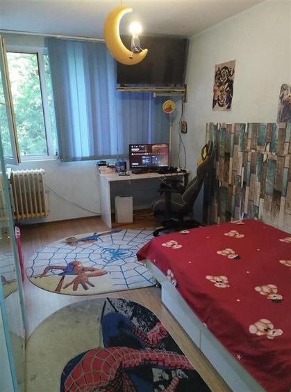 Apartament cu 3 camere decomandat, mobilat în Berceni