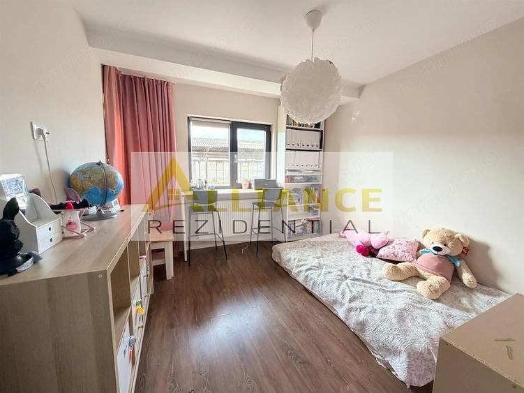Duplex - 4 camere - 2 bai - 200mp teren - 8