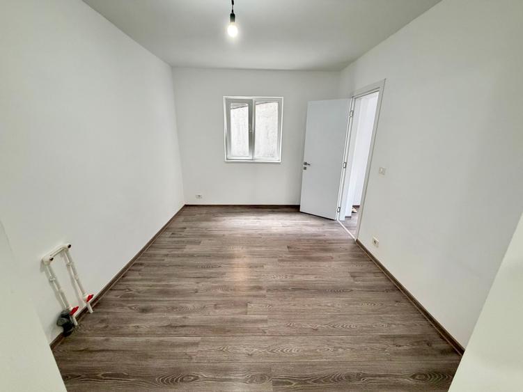 Duplex cu 3 camere cu Canalizare în Apărătorii Patriei