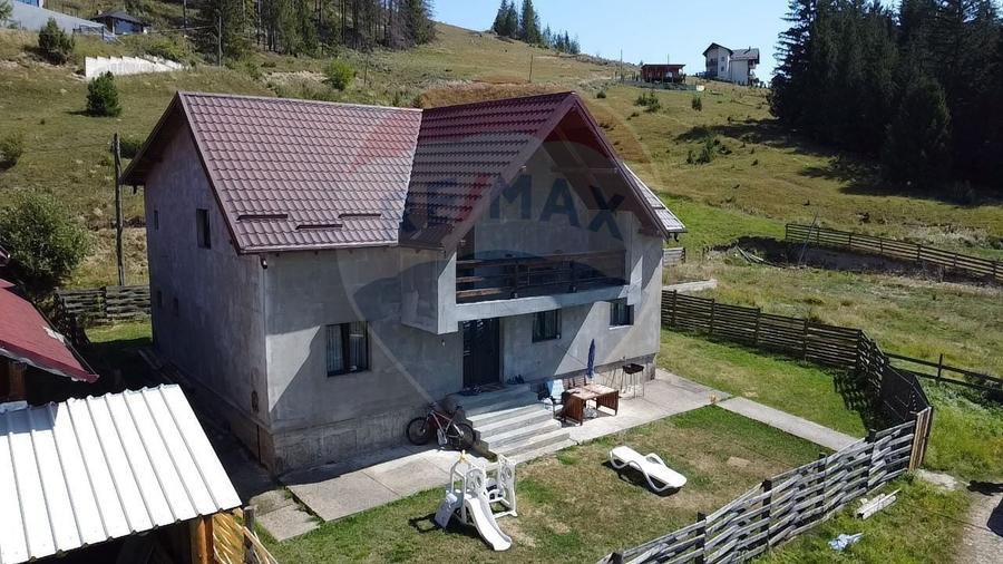 Casă individuală cu 4 camere cu Teren 423 Mp în Nord-Est