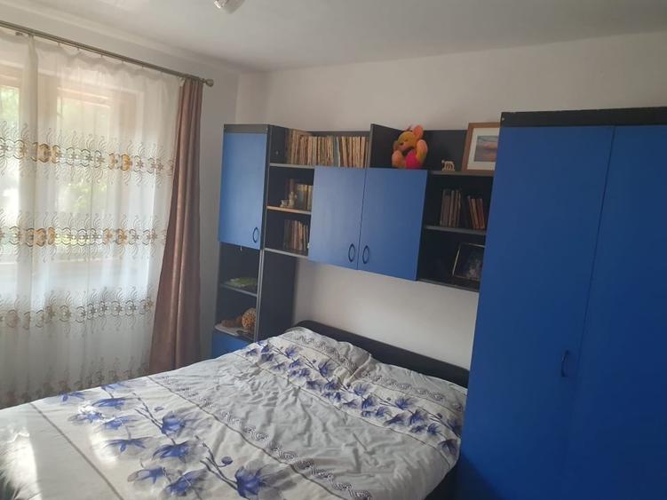 Apartament cu 3 camere decomandat, mobilat în 9 Mai