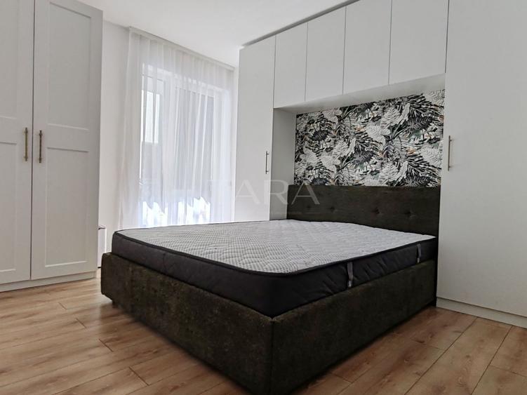 Apartament cu 3 camere semidecomandat, mobilat în Vest