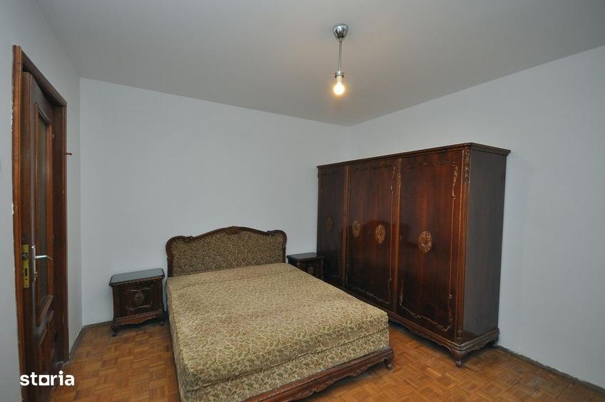 Apartament cu 3 camere decomandat în Drumul Taberei