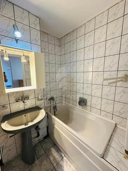 Apartament cu 3 camere semidecomandat, mobilat în Grigorescu