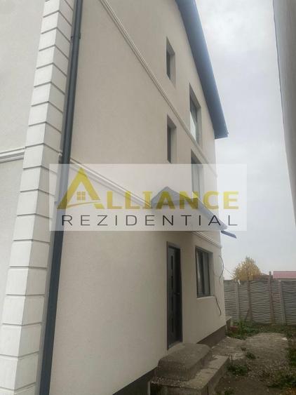 Casă individuală cu 4 camere cu Canalizare în Glina