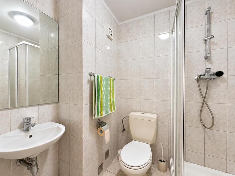 Casă cu 7 camere cu Canalizare în P-ța Dorobanți