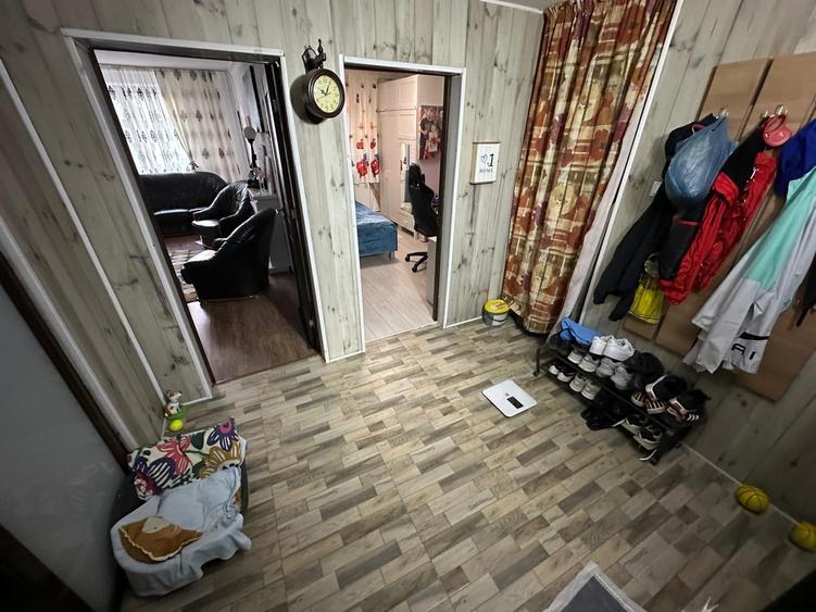 Apartament cu 4 camere semidecomandat, mobilat în Moșilor