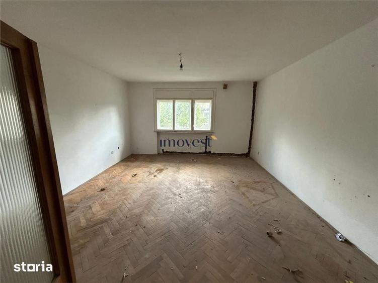 Casă cu 5 camere cu Teren 400 Mp în Titulescu
