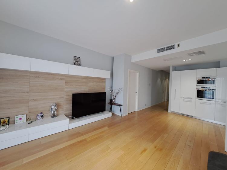 Apartament cu 4 camere decomandat în Herăstrău