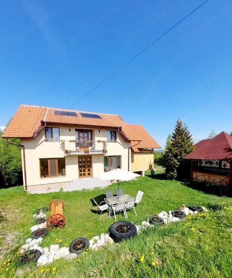 Casă cu 5 camere cu Teren 4200 Mp în Poiana Mărului