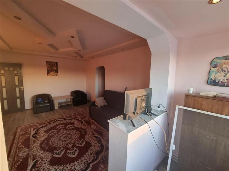 Apartament cu 2 camere semidecomandat, mobilat în Central