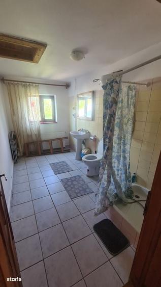 Casă cu 3 camere în Sboghițești