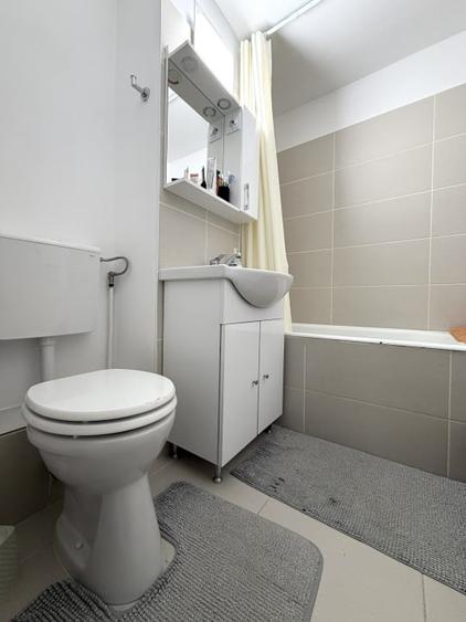 Apartament de 80 mp utili, la etajul 3, cu 4 camere si 2 balcoane- Lipovei - 10