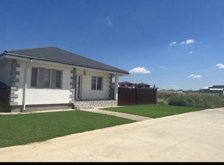 Casă cu 4 camere cu Teren 450 Mp în Tunari
