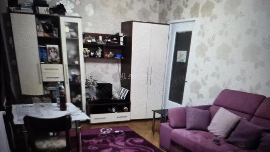 Apartament cu 4 camere decomandat în Calea București