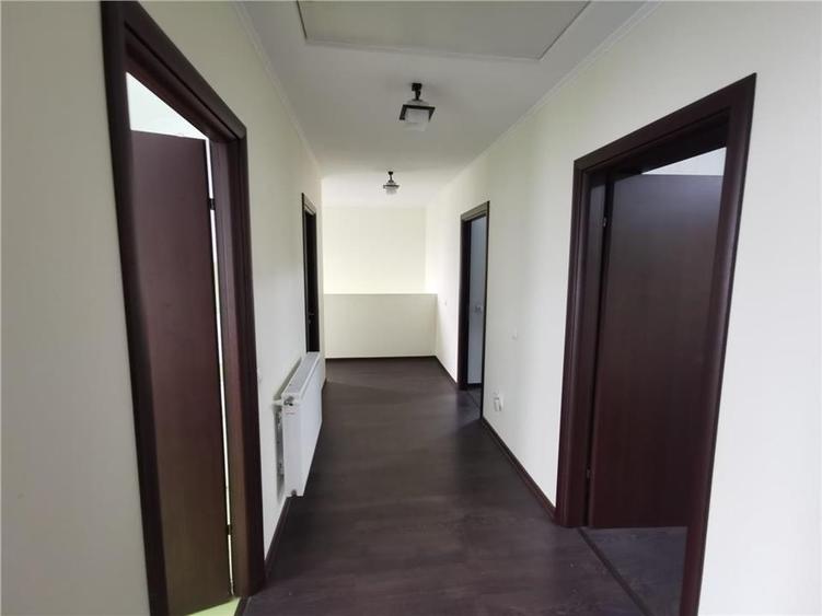 Casă individuală cu 5 camere cu Canalizare în Chiajna