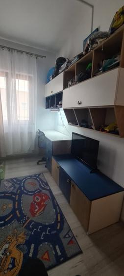 Apartament cu 3 camere decomandat, mobilat în Tractorul